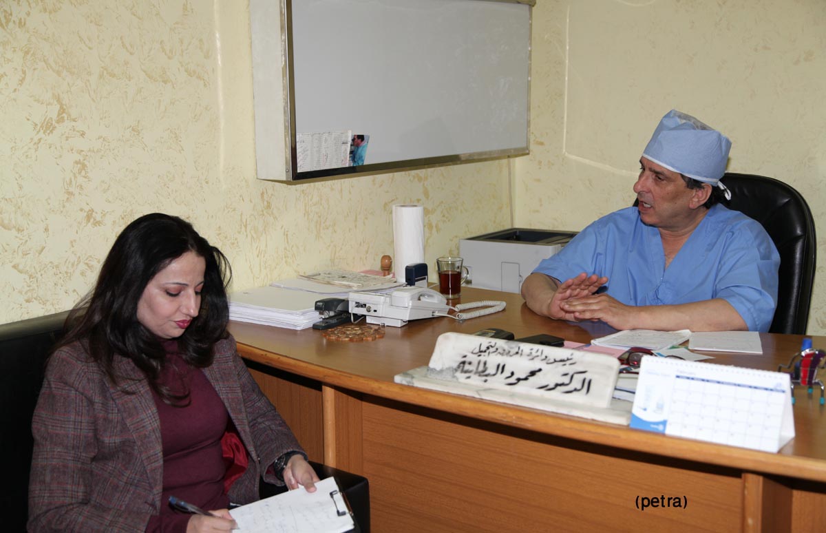 مستشفى البشير يجري 1300 عملية جراحة ترميم وحروق وتجميل