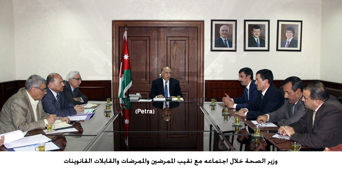 وزير الصحة يدعو نقابة الممرضين لتعليق قرار التوقف عن العمل