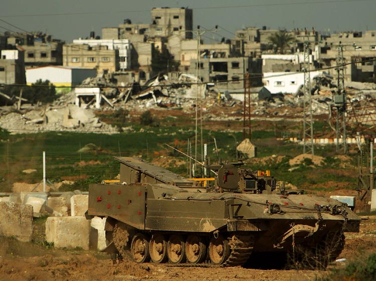 Israeli forces arrest 10 Palestinians in West Bank