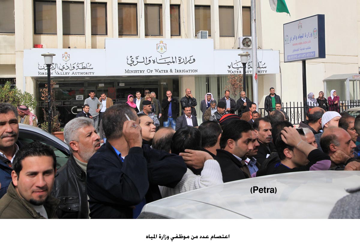 طلفاح : صرف استحقاقات معتصمي المياه في العمل الاضافي