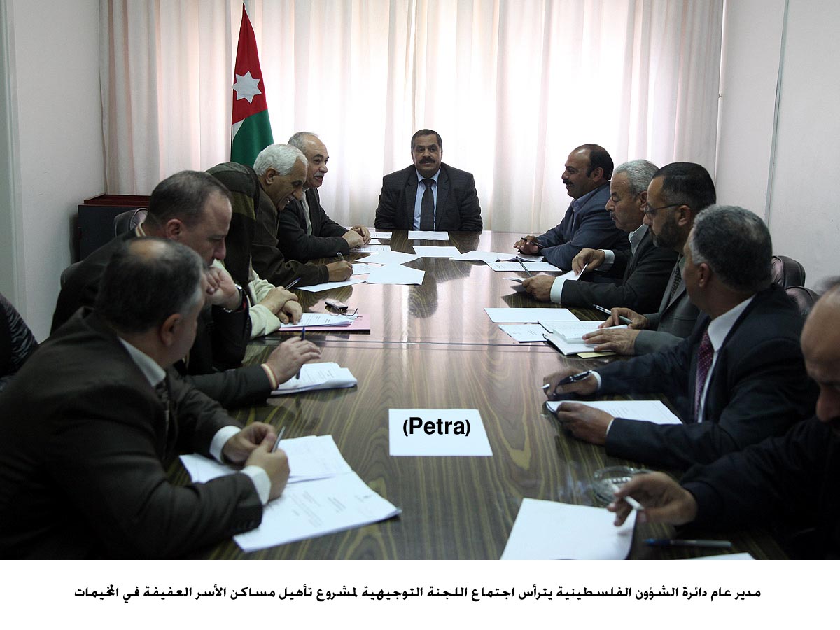 العقرباوي يترأس اجتماع لجنة تأهيل مساكن الفقراء في المخيمات