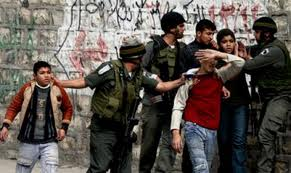 الاحتلال يعتقل 10 فلسطينيين في الضفة الغربية