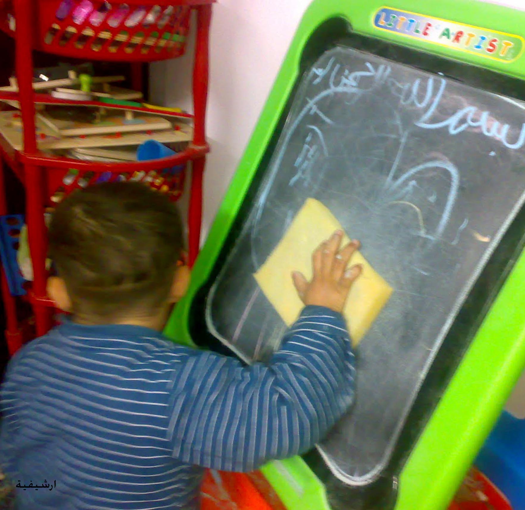 ضعف السمع عند الطفل يبطئ التعلم ويؤثر على شخصيته