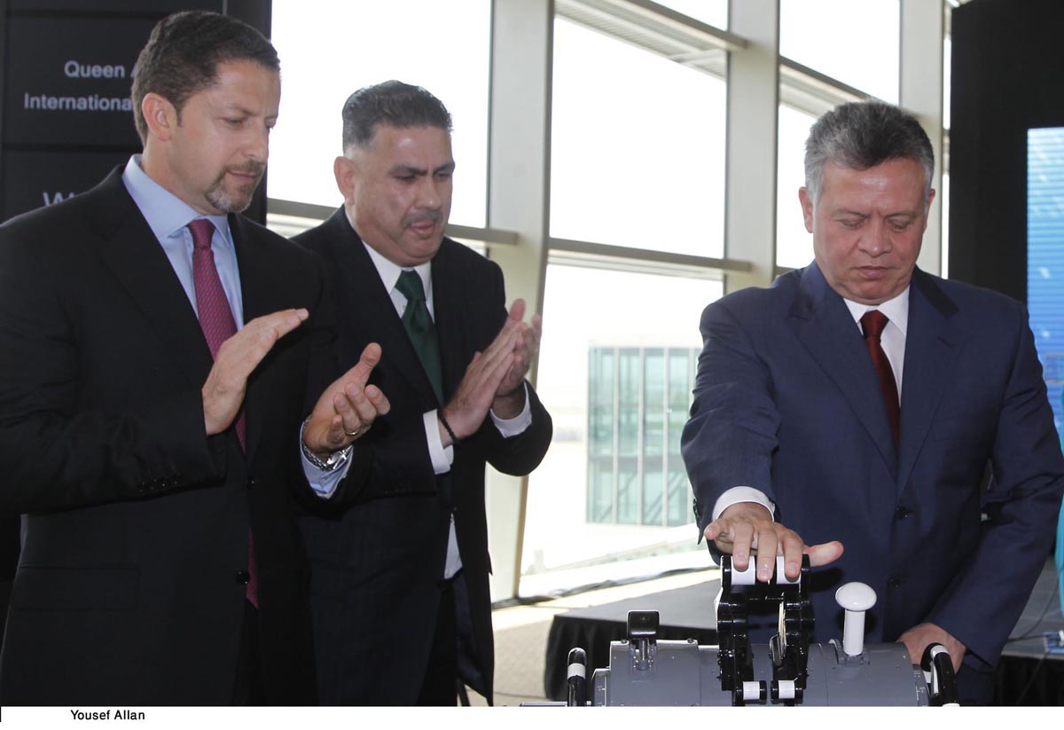 الملك يفتتح مبنى المسافرين الجديد في مطار الملكة علياء الدولي