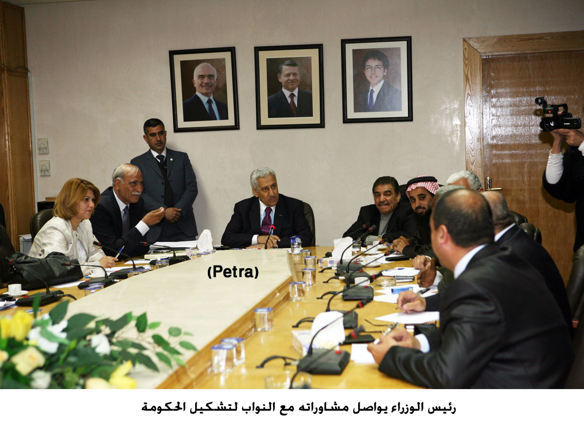 رئيس الوزراء يواصل مشاوراته مع النواب لتشكيل الحكومة