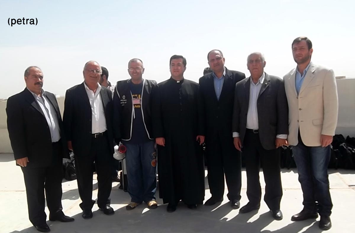 مجلس الكنائس للشرق الادنى يوزع اعانات على اللاجئين السوريين