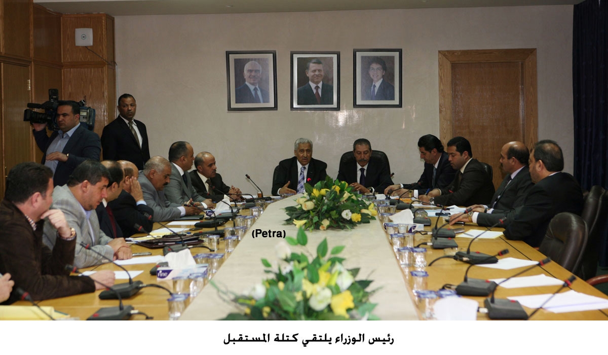 رئيس الوزراء: يجب ان يشكل النواب في مرحلة لاحقة غالبية الفريق الوزاري