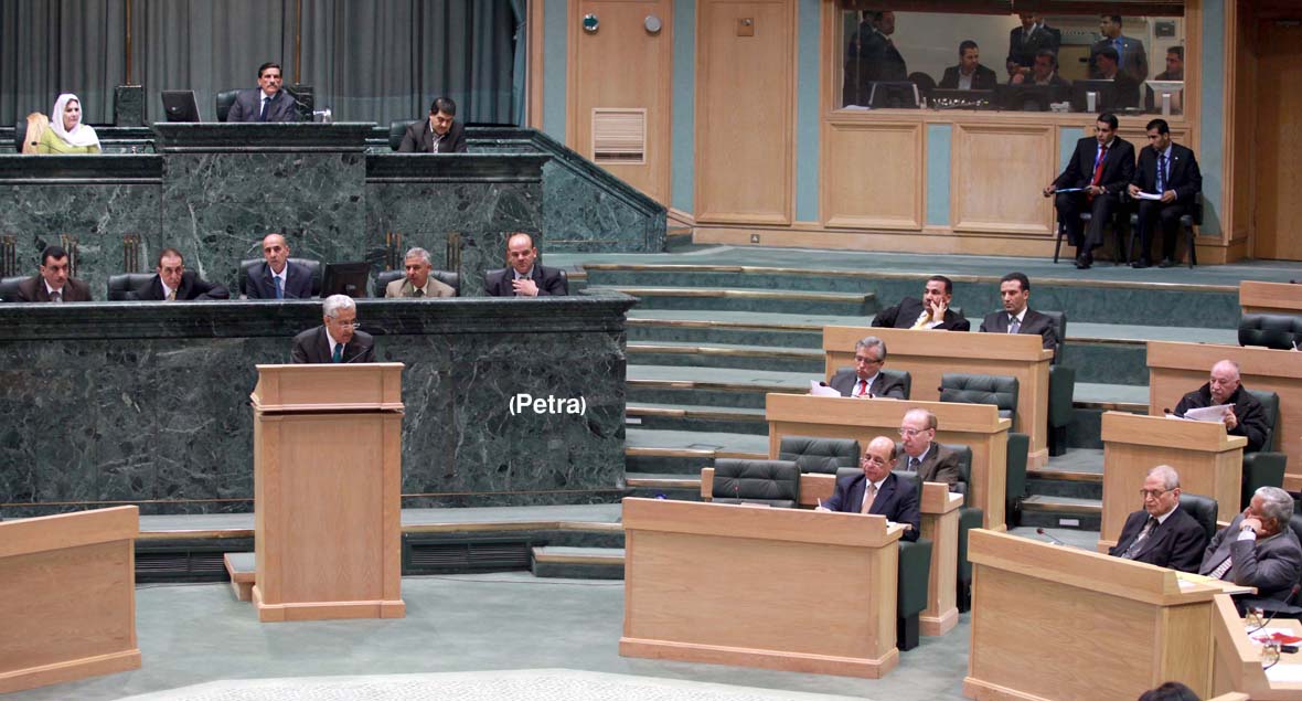 رئيس الوزراء يضع النواب بصورة تداعيات الازمة السورية واثرها على الاردن