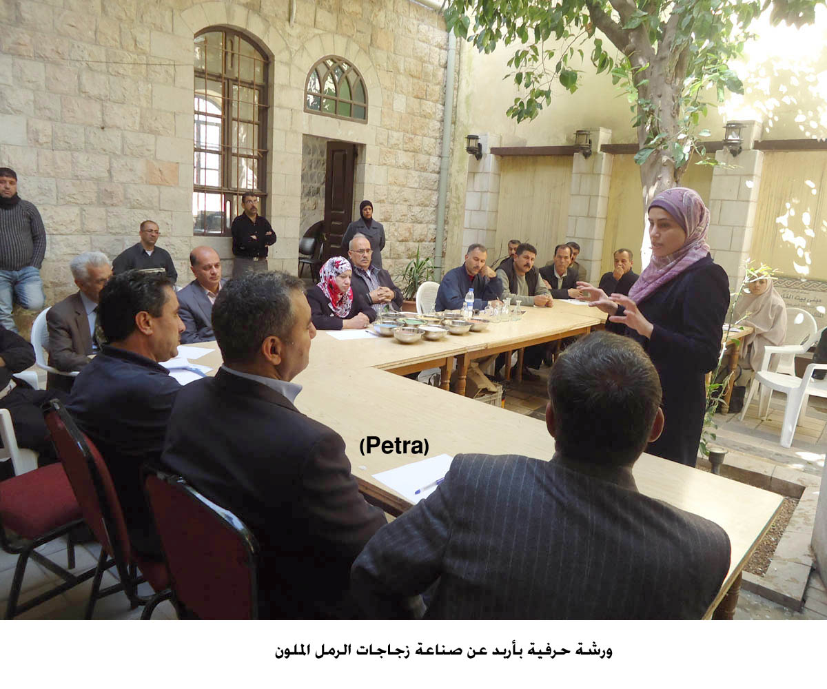 ورشة حرفية بأربد عن صناعة زجاجات الرمل الملون