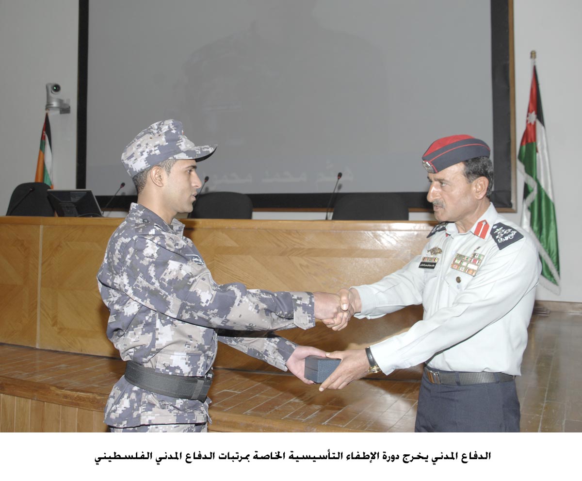 الدفاع المدني يخرج دورة الإطفاء التأسيسية الخاصة بمرتبات الدفاع المدني الفلسطيني