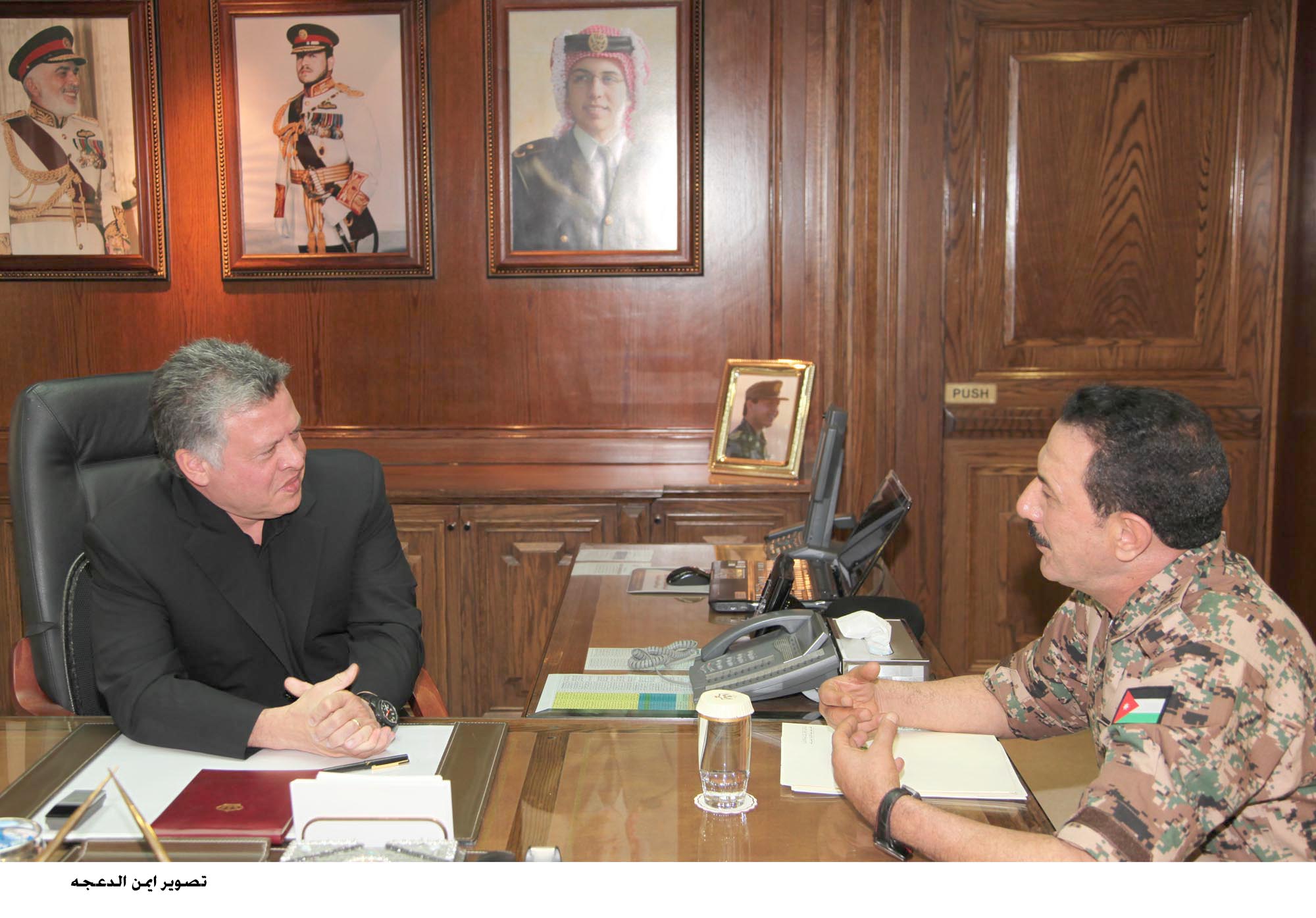 جلالة القائد الاعلى يزور القيادة العامة
