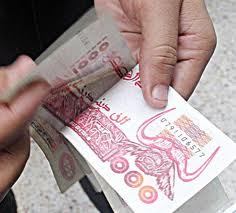 استطلاع : الأوراق النقدية هي الأكثر نقلا للأمراض