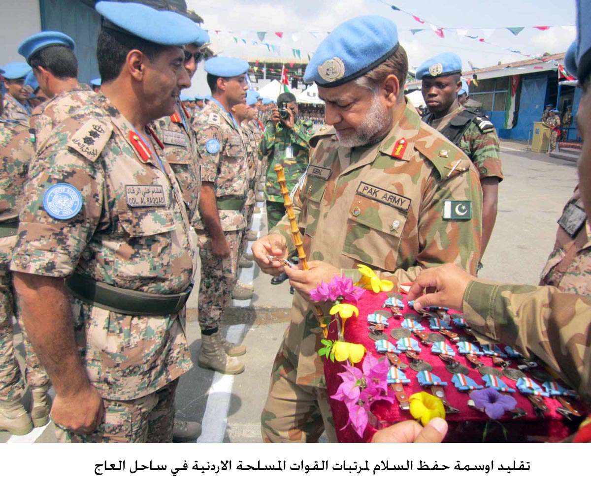 تقليد اوسمة حفظ السلام لمرتبات القوات المسلحة الاردنية في ساحل العاج