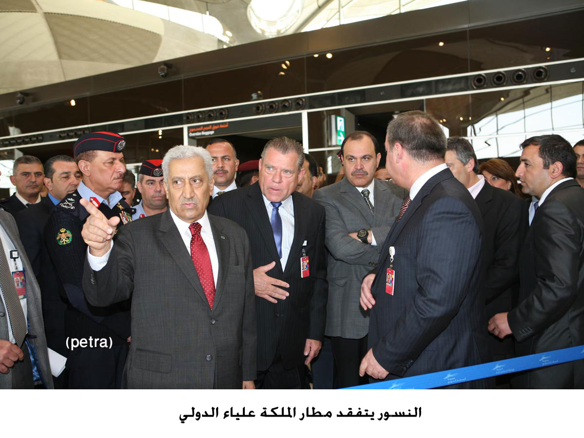 النسور يتفقد مطار الملكة علياء الدولي