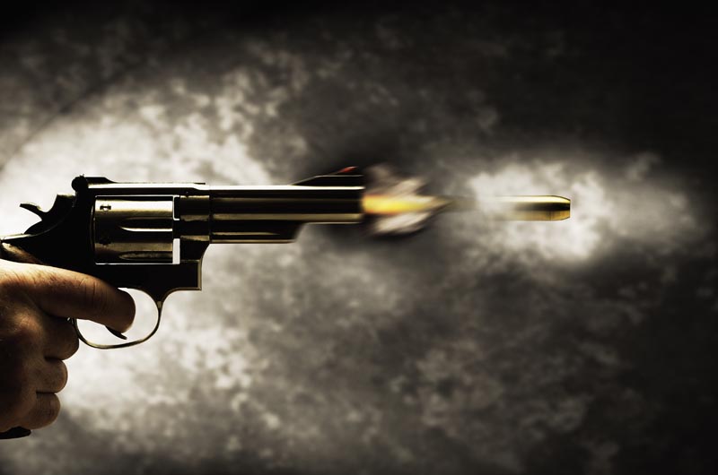 مواطن يقتل زوجته وشقيقها ويطلق النار على طفله ويحاول الانتحار في الزرقاء