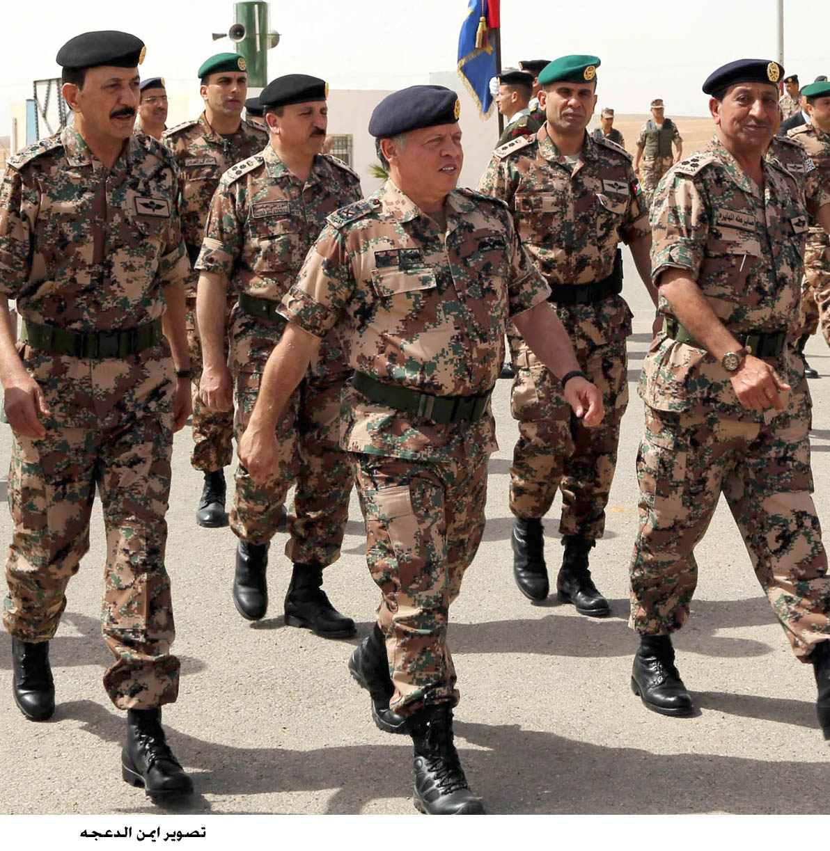 الملك يزور احدى وحدات سلاح المدفعية الملكي