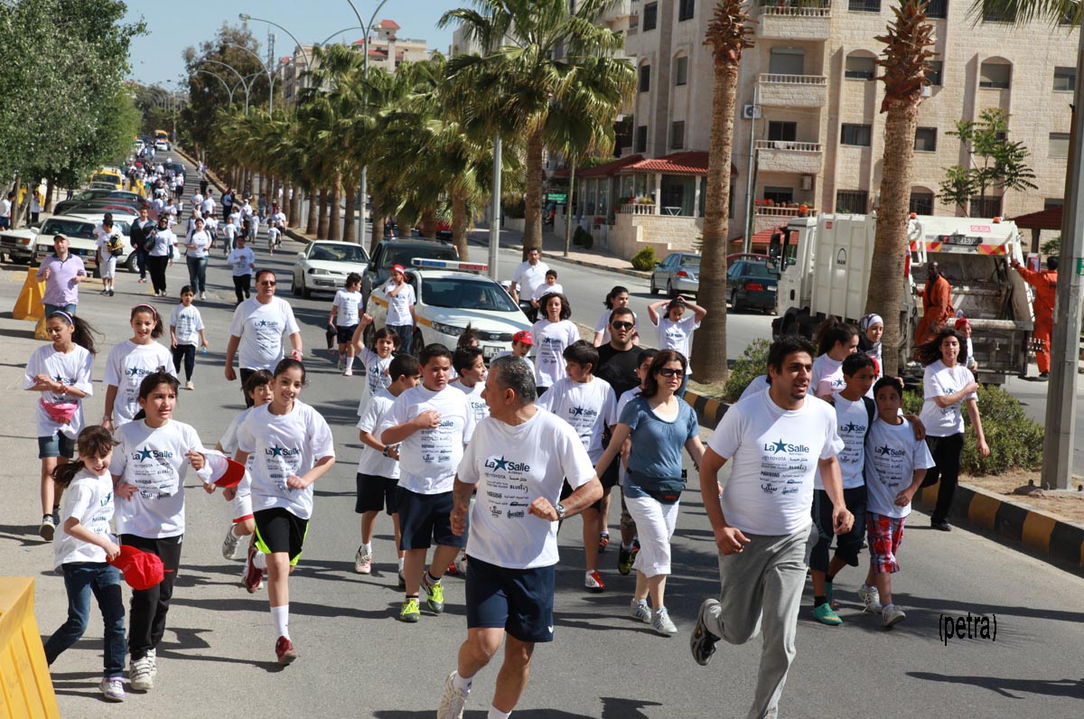 كلية دي لاسال الفرير تنظم ماراثون الولاء لقائد الوطن