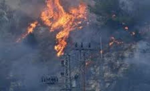 حريق هائل بالقرب من سجن "معسياهو" الاسرائيلي في الرملة