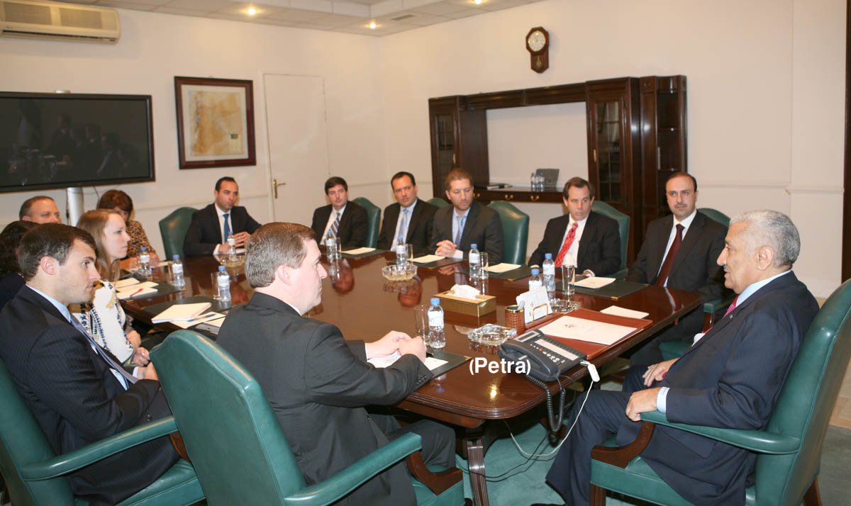 Prime Minister meets U.S. Congressional aides