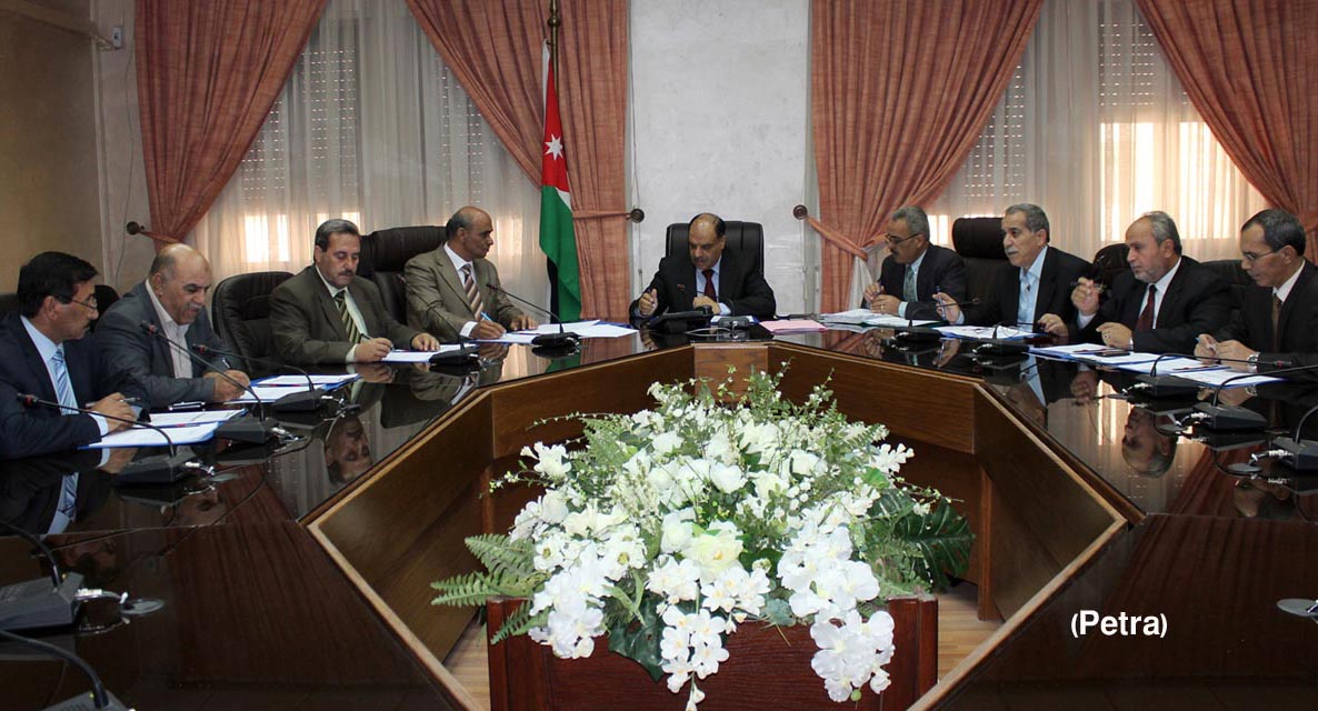 صرف دفعة جديدة من التعويضات وسلف التعليم للعاملين في وزارة التربية والتعليم