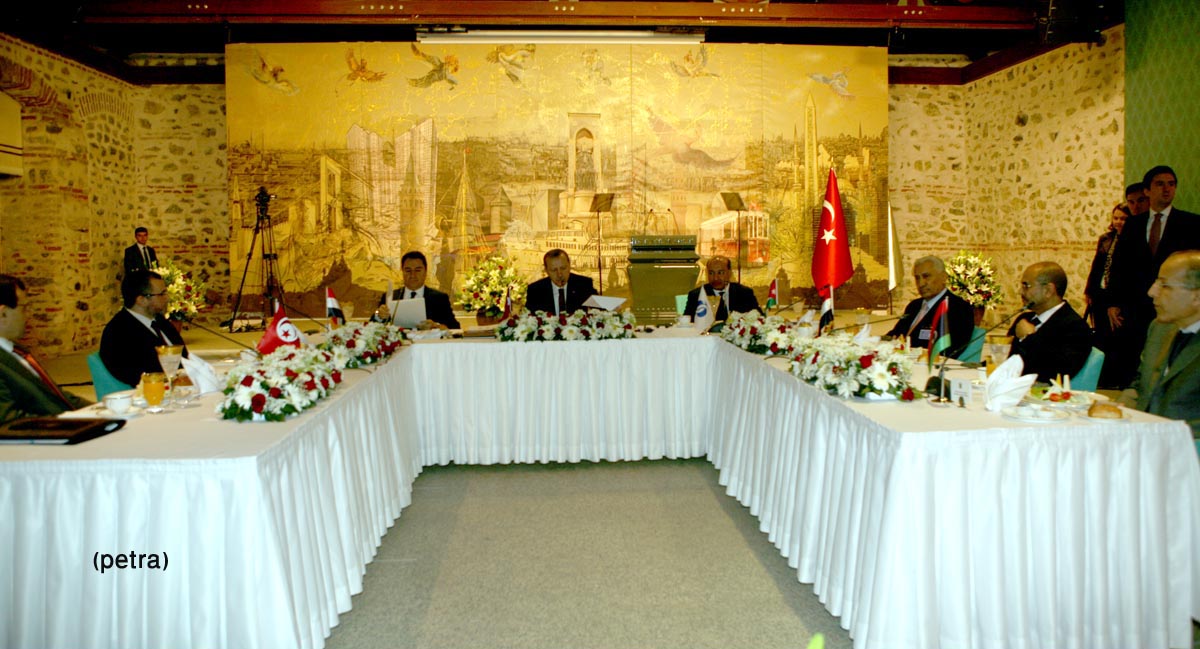 النسور يحضر مأدبة افطار اقامها نظيره التركي