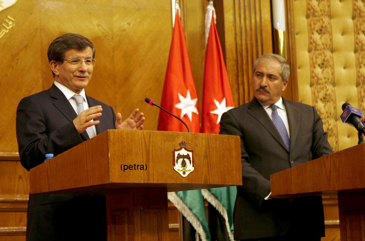 FM, Turkish counterpart hold talks