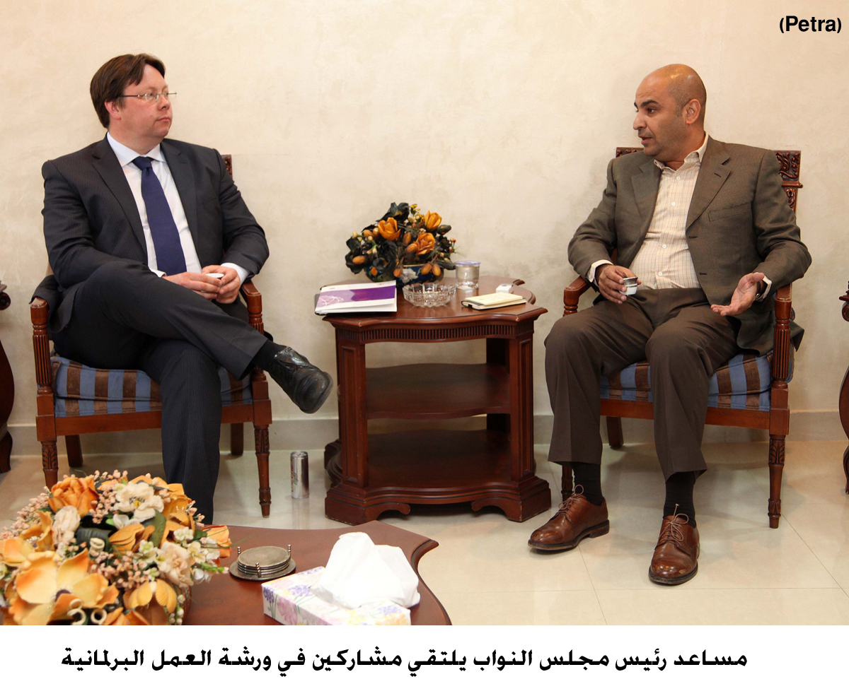 مساعد رئيس مجلس النواب يلتقي مشاركين في ورشة العمل البرلمانية