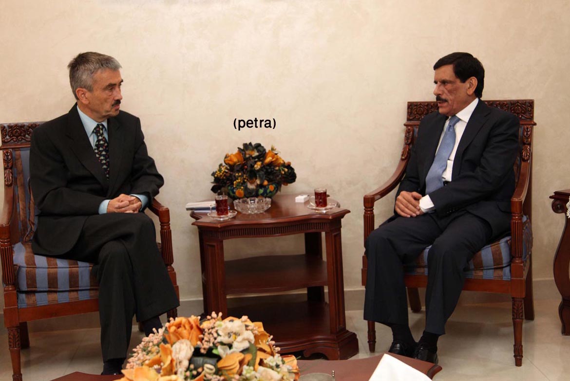 السرور يبحث مع السفير البريطاني اللاجئين السوريين والانتهاكات الاسرائيلية