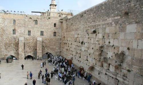 الكشف عن مخططات لتهويد كامل لمنطقة البراق غربي الأقصى بالقدس