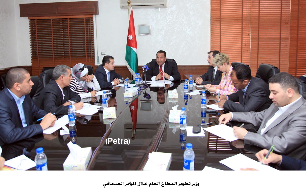 الخوالدة يعرض محور تطوير القطاع العام في برنامج الحكومة