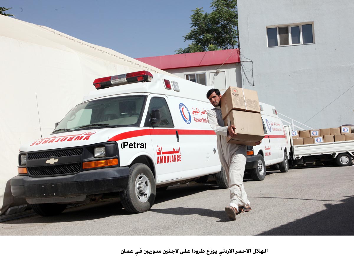 Jordan Red Crescent distributes food parcels to Syrian refugees