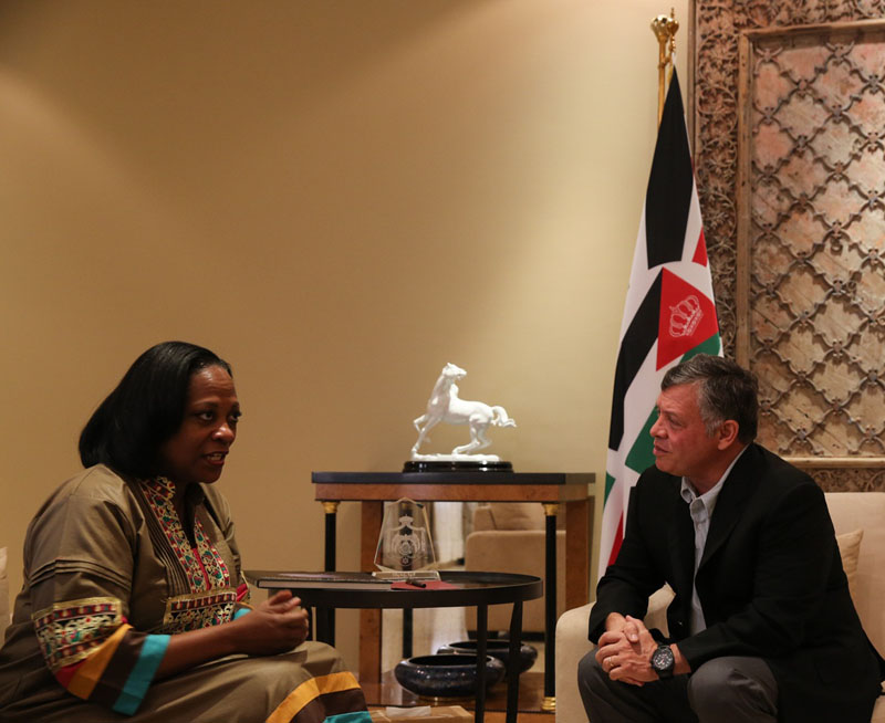 الملك يستقبل المديرة التنفيذية لمعهد الصحافة الدولي