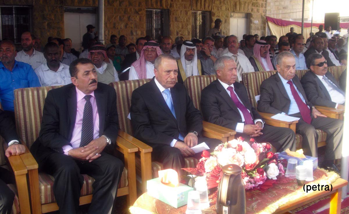 البخيت يرعى احتفالا شعبيا بأعياد الوطن في الشونة الشمالية