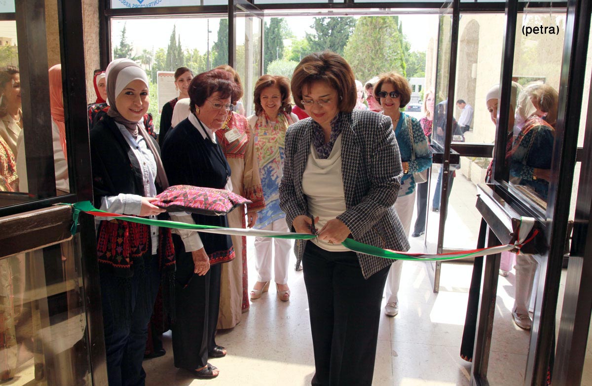 وزيرة التنمية تفتتح معرض التراث الفلسطيني