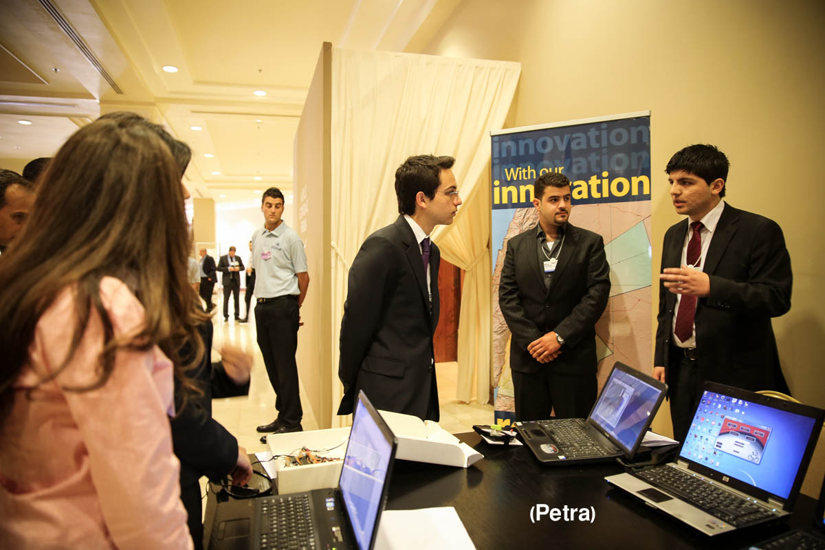 شباب أردنيون يعرضون اختراعاتهم في المنتدى الاقتصادي العالمي