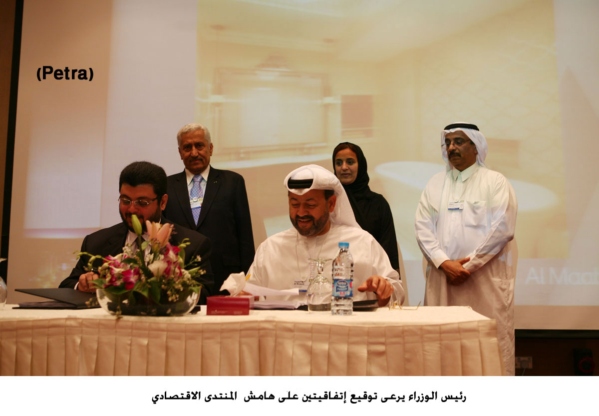 رئيس الوزراء يرعى توقيع إتفاقيتين على هامش المنتدى الاقتصادي