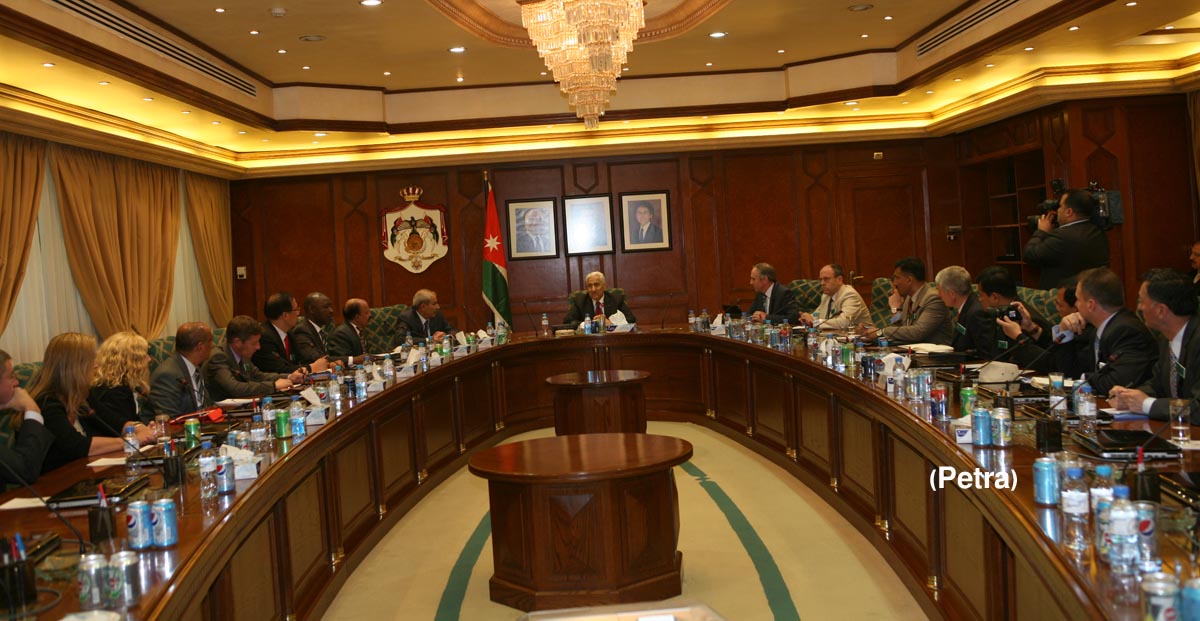 Prime Minister meets delegation from British Royal College of Defense Studies, reviews ongoing reforms