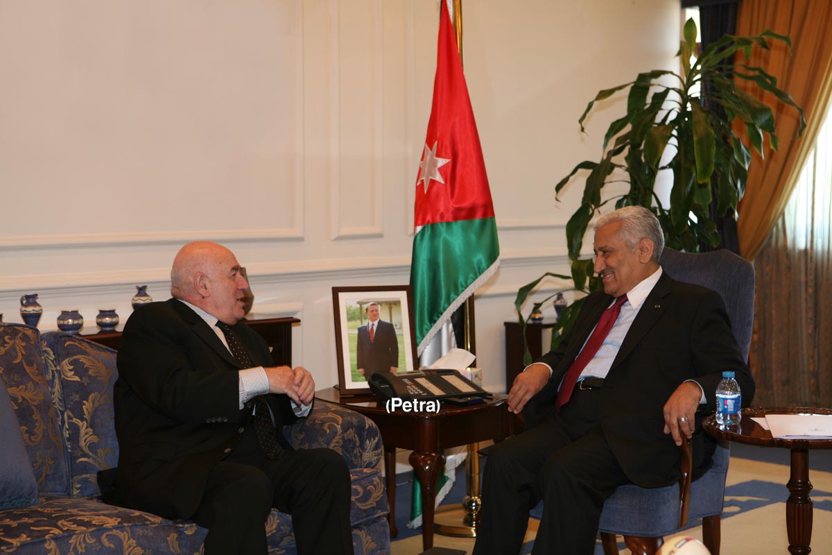 PM meets CEO of the National Bank of Kuwait Group