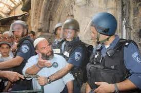 اعتقال أحد حراس الأقصى وقوات الاحتلال تقتحم مسجد قبة الصخرة