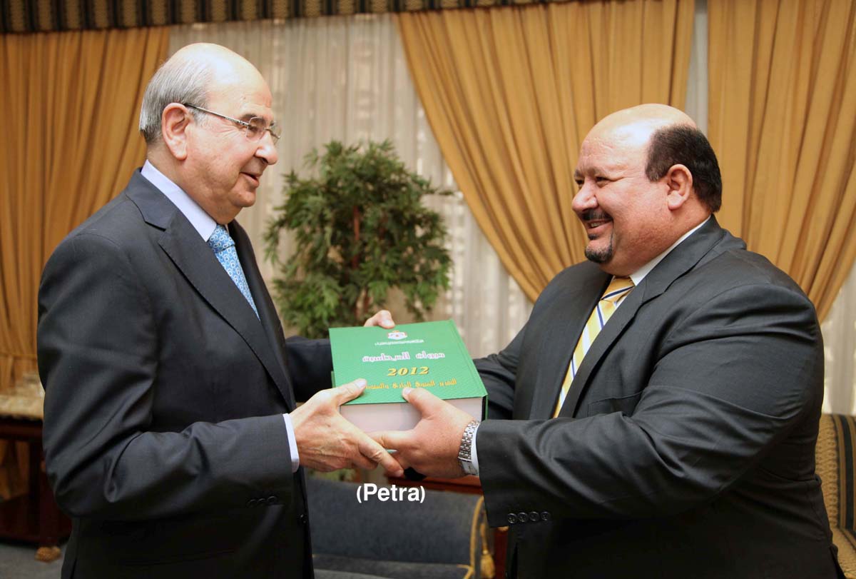 رئيس مجلس الاعيان يتسلم تقرير ديوان المحاسبة