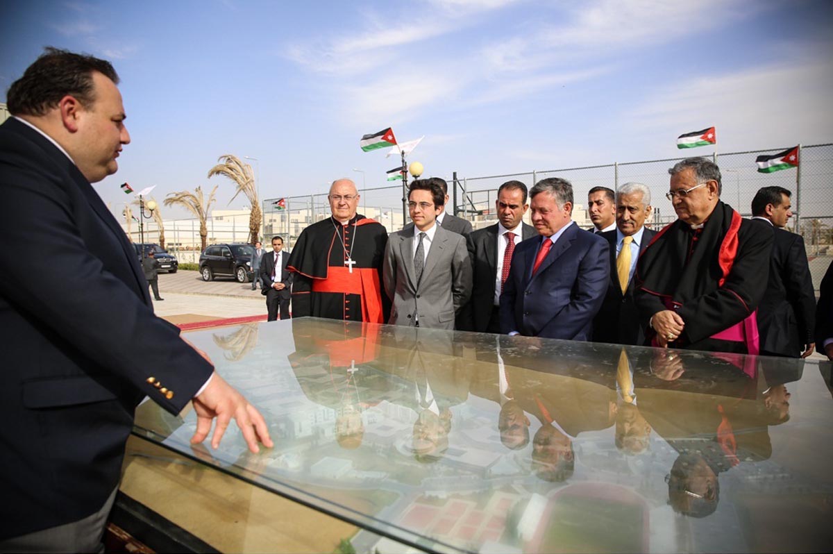 الملك يرعى حفل افتتاح الجامعة الأمريكية في مأدبا