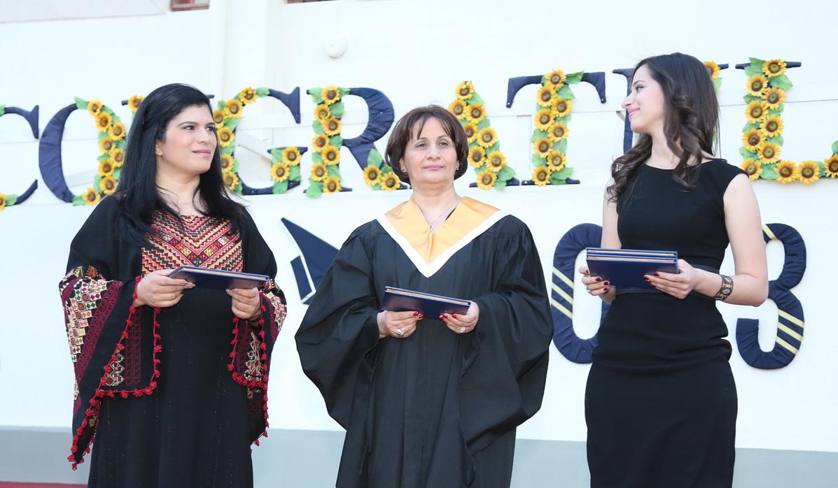 الاميرة سمية ترعى تخريج طلبة اكاديمية عمان