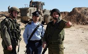 الاحتلال يخطر فلسطينيين بإخلاء 100 دونم قرب سلفيت