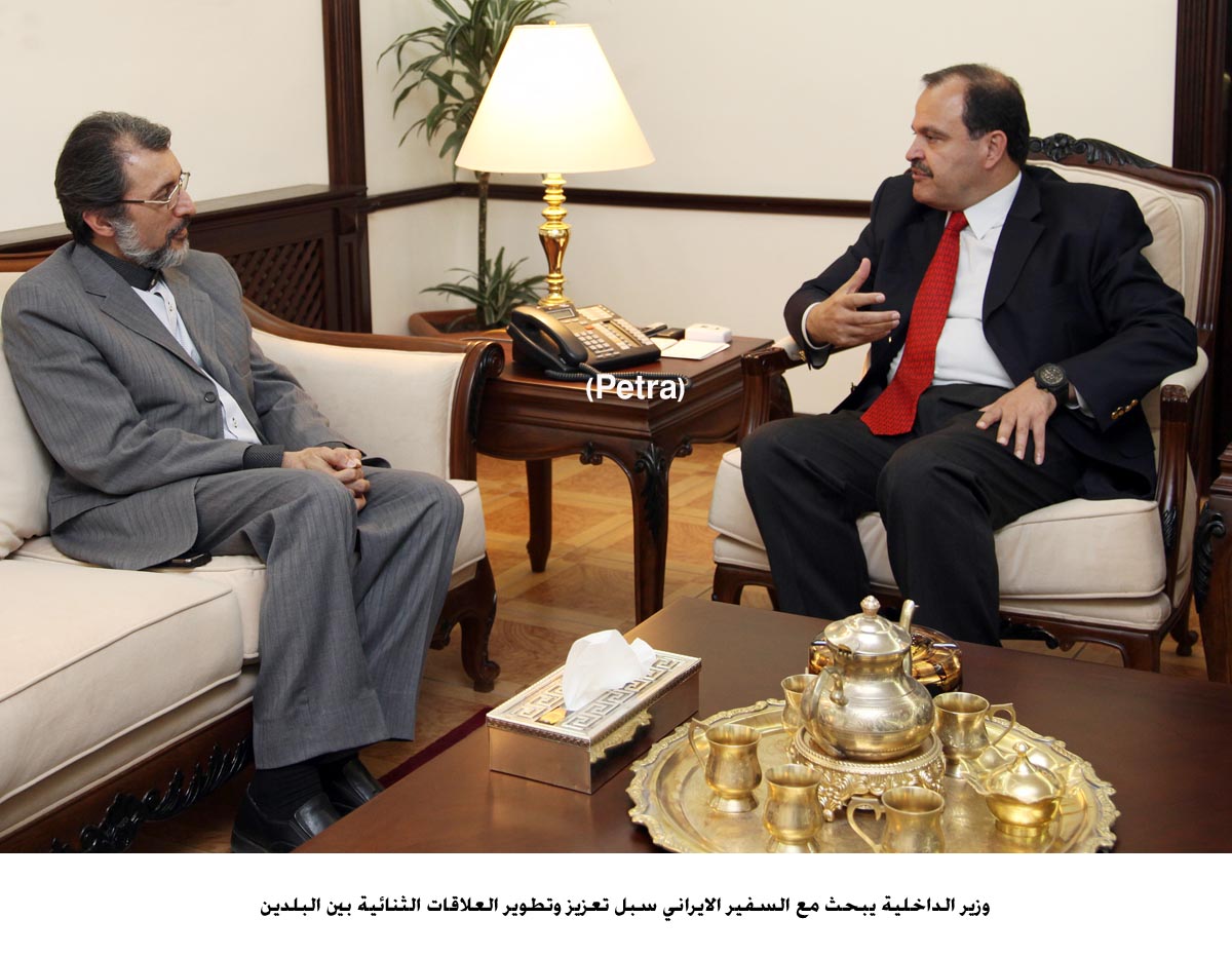 وزير الداخلية يبحث مع السفير الايراني سبل تعزيز وتطوير العلاقات الثنائية بين البلدين