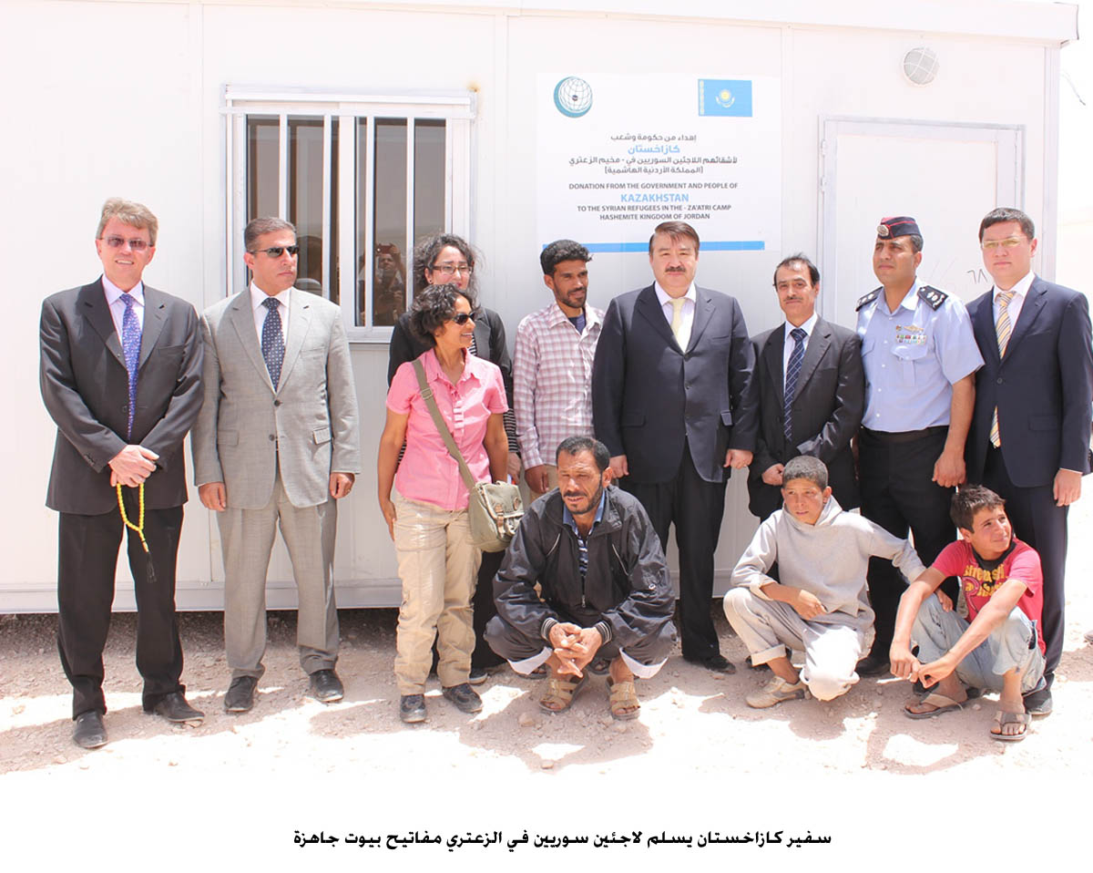Kazakh ambassador presents caravans to Syrian refugees in Jordan