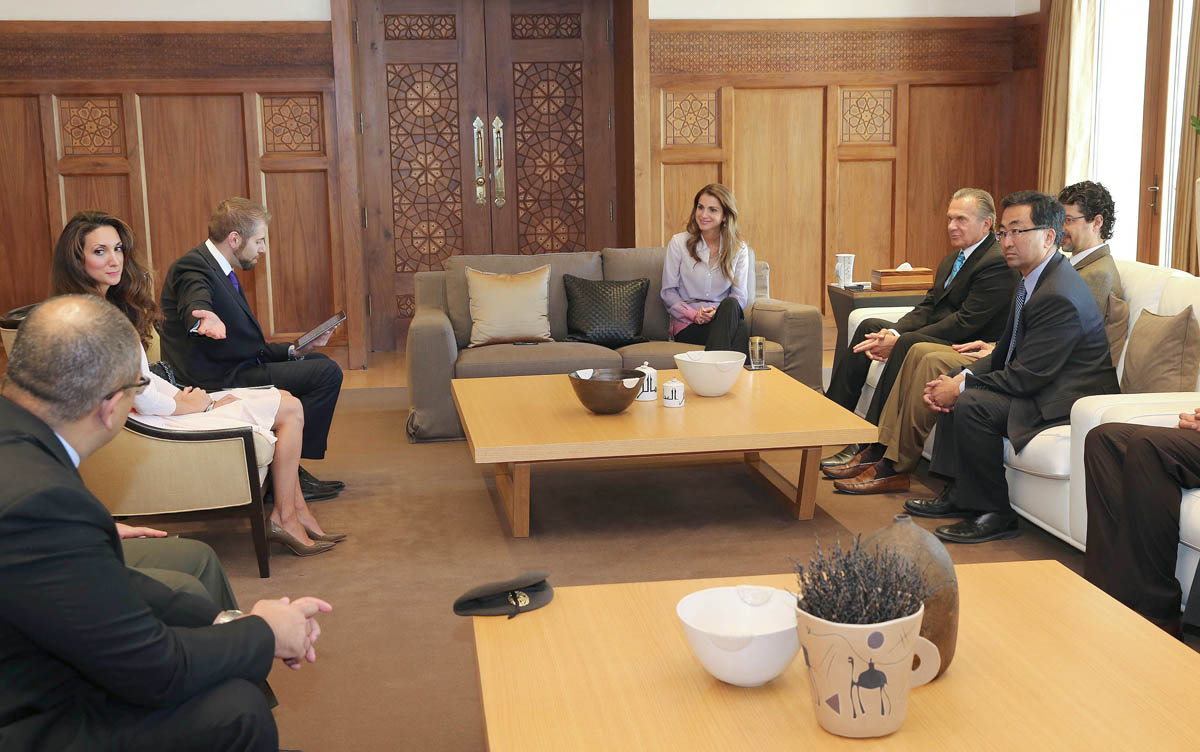 Queen Rania meets with "Children of War Foundation" volunteers