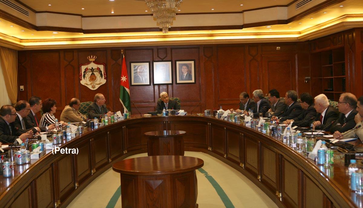 النسور يترأس اجتماعا لبحث تمويل المشاريع الصغيرة والمتوسطة