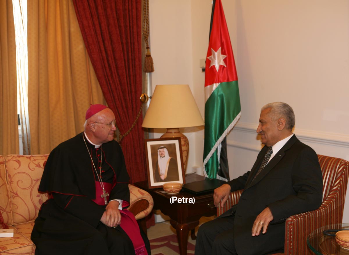 PM meets with president of Pontifical Council for Social Communications, discusses regional issues