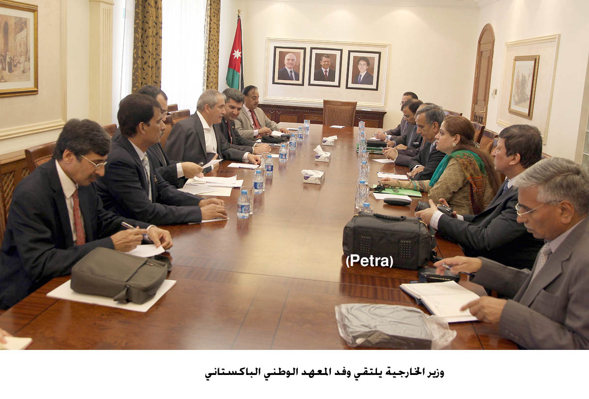 FM, Pakistani delegation discuss ties, regional issues