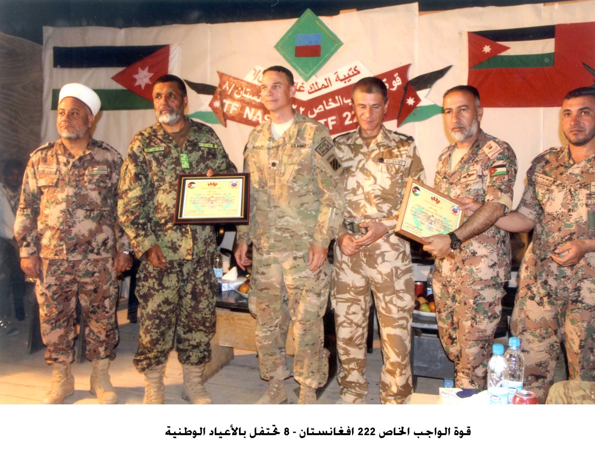 قوة الواجب الخاص 222 افغانستان - 8 تحتفل بالأعياد الوطنية